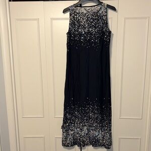 Chic Sleeveless Black and White Midi Dress